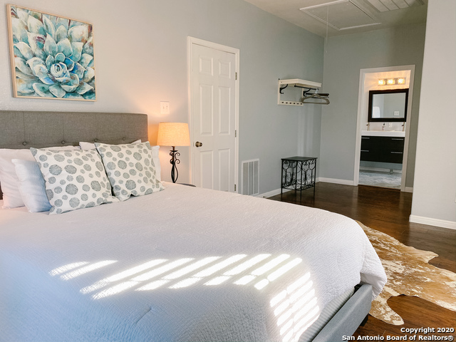 Listing photo id 5 for 620 Iowa St  