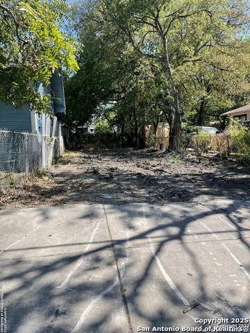 Image 2 of 4 For 1818 Crockett St. E
