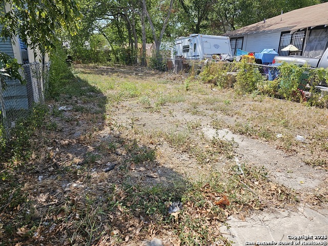 Image 3 of 4 For 1818 Crockett St. E
