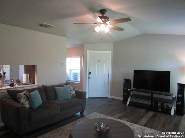 Listing photo id 6 for 10510 Kinderhook