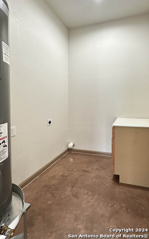 Listing photo id 8 for 710 Baetz Blvd W 2