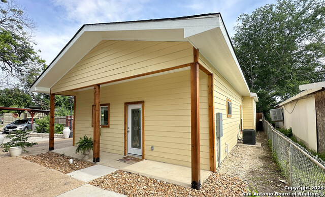 Listing photo id 0 for 710 Baetz Blvd W 2