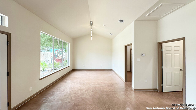 Listing photo id 2 for 710 Baetz Blvd W 2