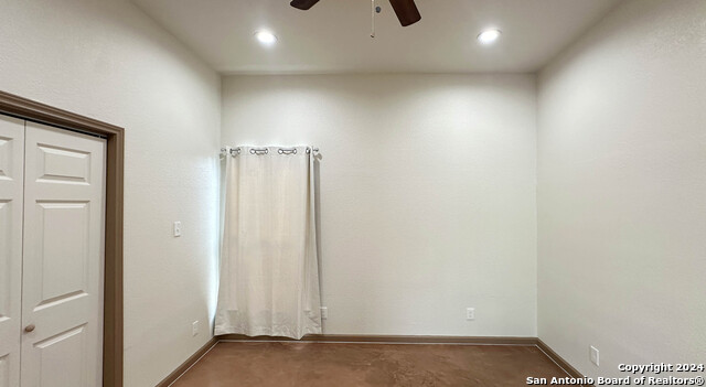 Listing photo id 5 for 710 Baetz Blvd W 2