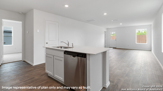 Listing photo id 6 for 10723 Criterion