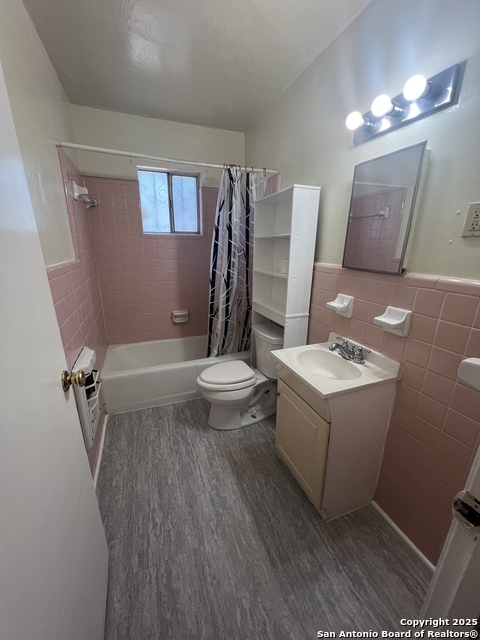 Listing photo id 8 for 710 Malone Ave W