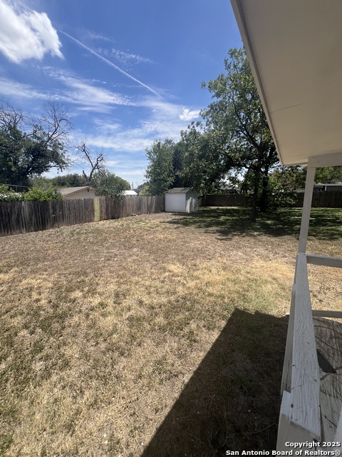 Listing photo id 9 for 710 Malone Ave W