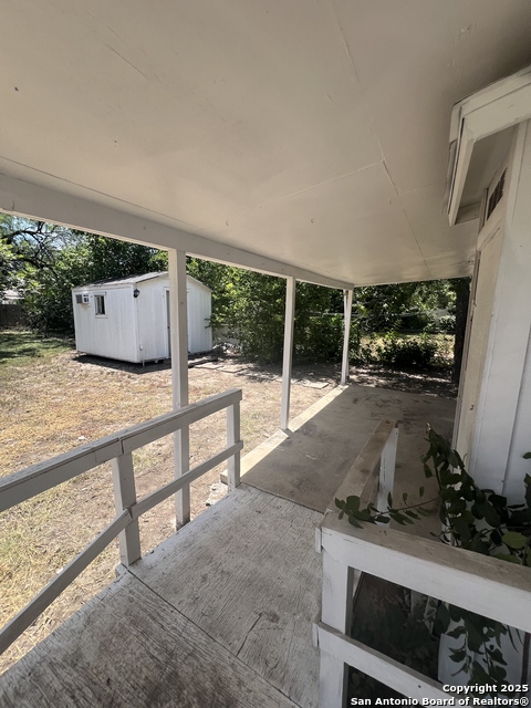Listing photo id 10 for 710 Malone Ave W