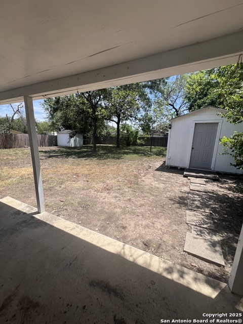 Listing photo id 11 for 710 Malone Ave W