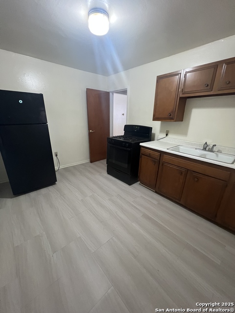 Listing photo id 2 for 710 Malone Ave W