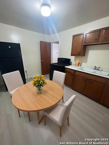 Listing photo id 3 for 710 Malone Ave W