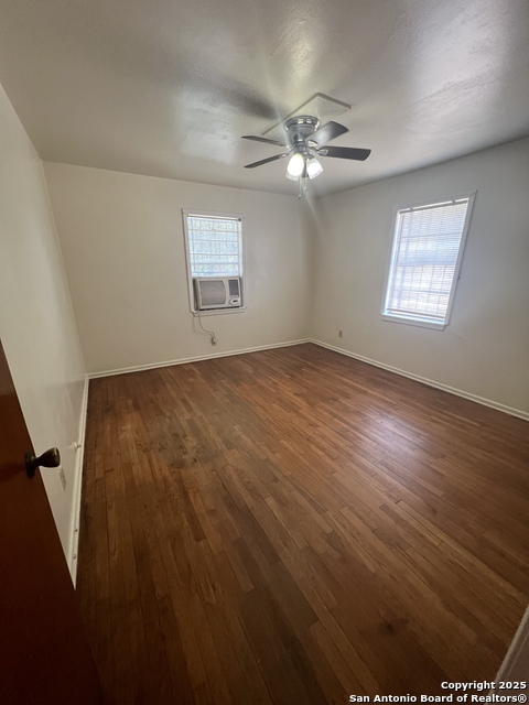 Listing photo id 5 for 710 Malone Ave W