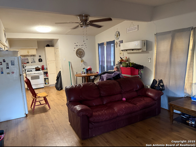 Image 4 of 10 For 239 Ashland Dr
