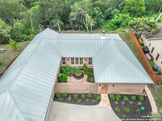 Listing photo id 8 for 352 Ridge Crest