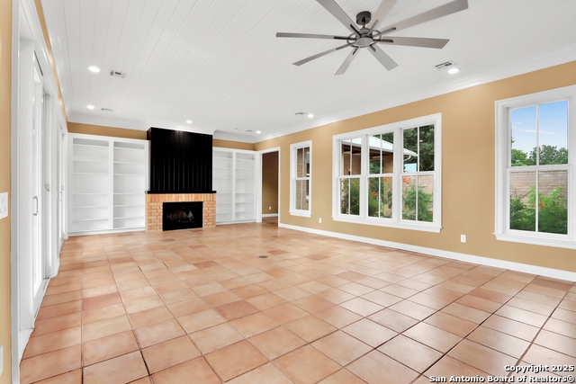 Listing photo id 11 for 352 Ridge Crest