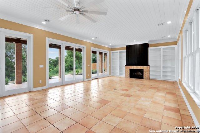Listing photo id 12 for 352 Ridge Crest