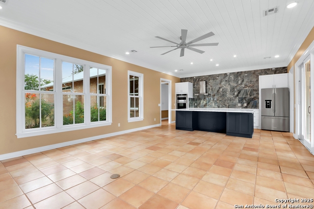 Listing photo id 13 for 352 Ridge Crest