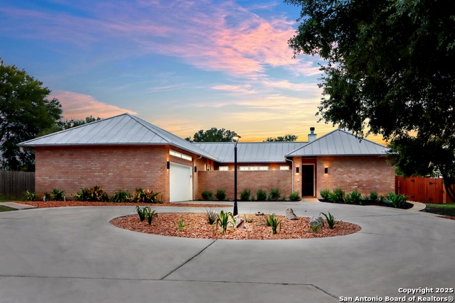 Listing photo id 0 for 352 Ridge Crest