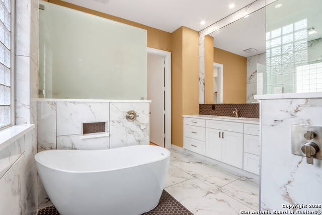 Listing photo id 27 for 352 Ridge Crest