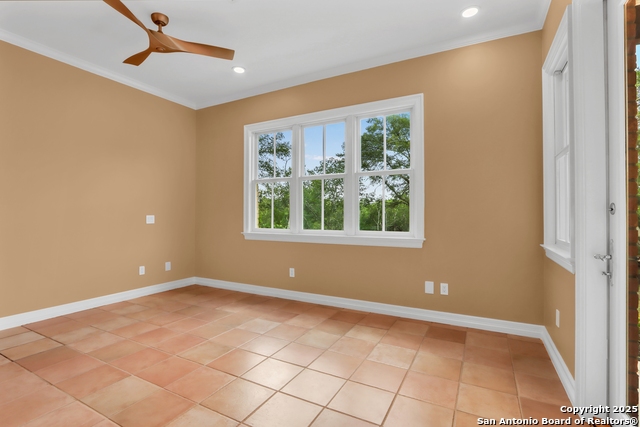 Listing photo id 33 for 352 Ridge Crest