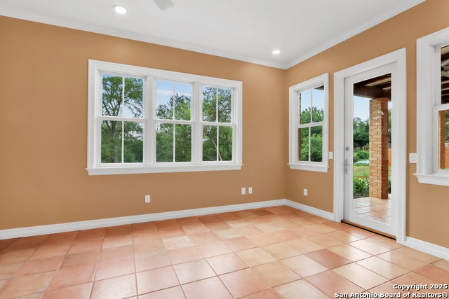 Listing photo id 35 for 352 Ridge Crest