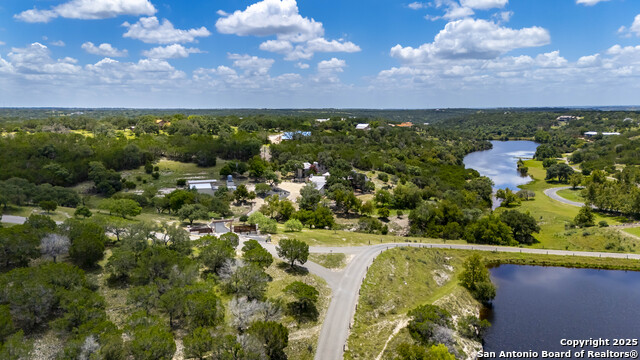 Listing photo id 3 for 22 Indian Creek Loop