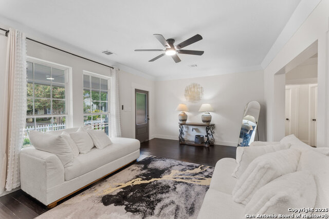 Listing photo id 8 for 612 Magnolia Ave W
