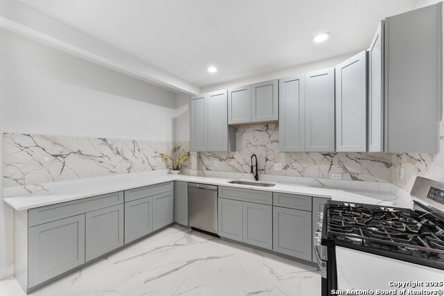 Listing photo id 11 for 612 Magnolia Ave W
