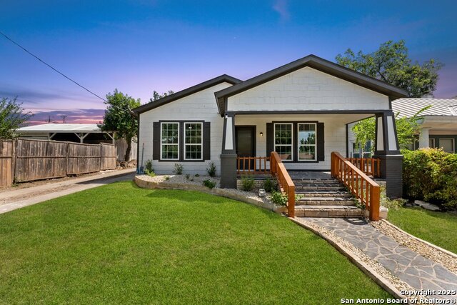 Listing photo id 0 for 612 Magnolia Ave W
