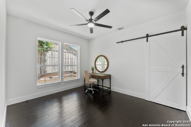 Listing photo id 19 for 612 Magnolia Ave W
