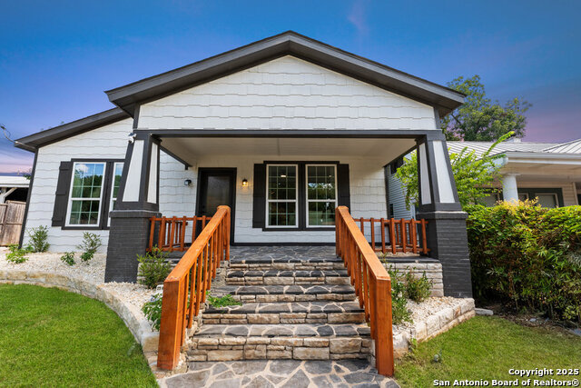 Listing photo id 1 for 612 Magnolia Ave W