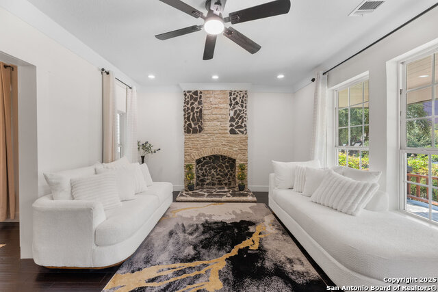 Listing photo id 6 for 612 Magnolia Ave W