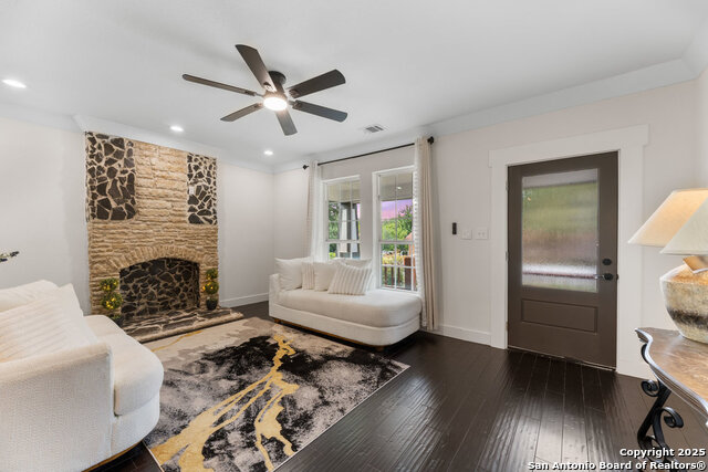 Listing photo id 7 for 612 Magnolia Ave W