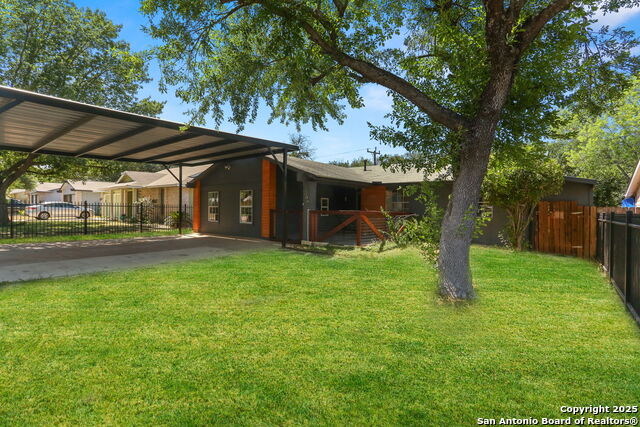 Image 4 of 28 For 3927 Pipers Ct
