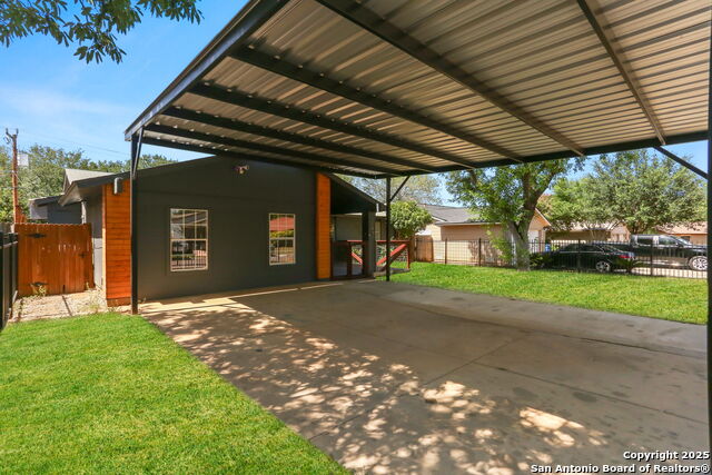 Image 5 of 28 For 3927 Pipers Ct