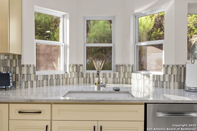 Image 13 of 57 For 403 Sparkling Springs Dr.