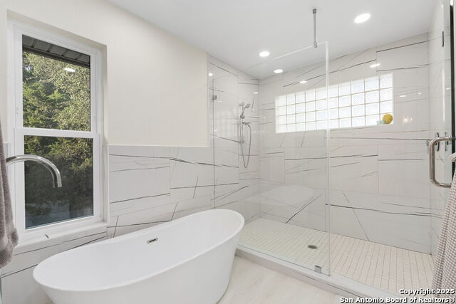 Image 18 of 57 For 403 Sparkling Springs Dr.