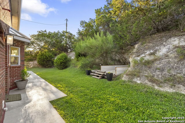 Image 32 of 57 For 403 Sparkling Springs Dr.