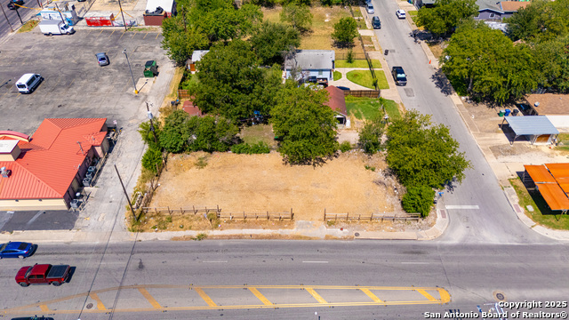 Image 7 of 7 For 4002 W Houston St
