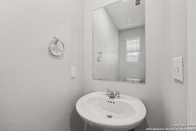 Image 15 of 33 For 12101 Short Leaf Path