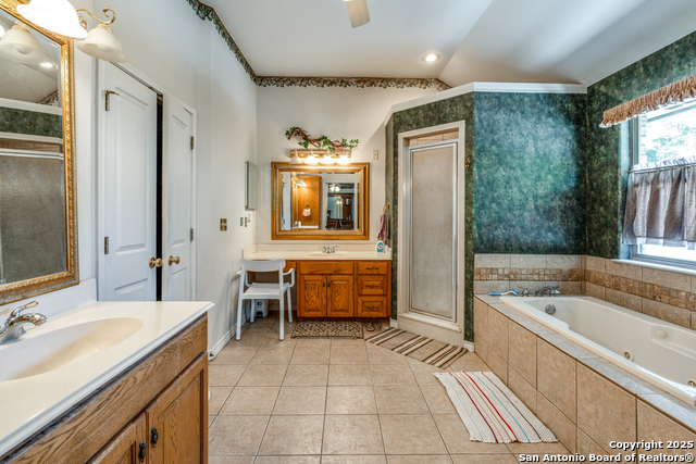 Image 19 of 26 For 119 Guadalupe River Dr