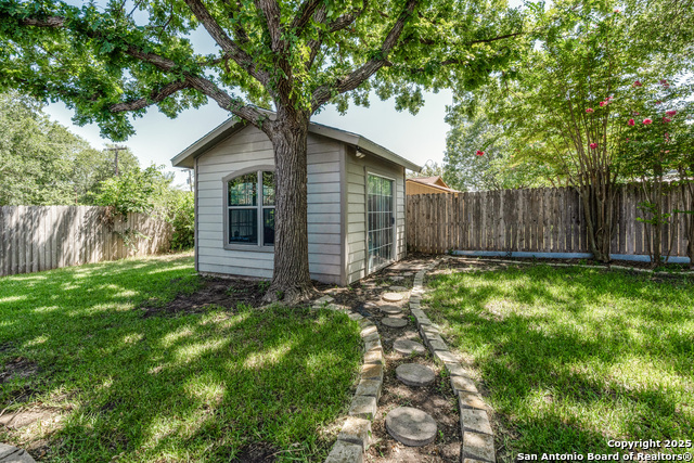 Image 21 of 26 For 119 Guadalupe River Dr