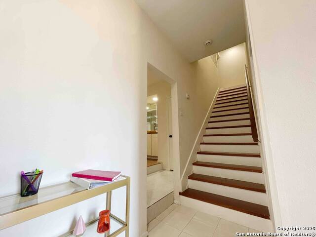 Listing photo id 0 for 8112 Scottshill