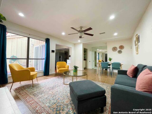 Listing photo id 1 for 8112 Scottshill