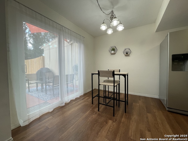 Listing photo id 2 for 8112 Scottshill