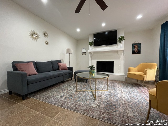 Listing photo id 5 for 8112 Scottshill