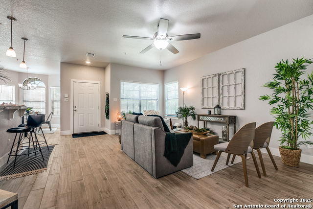 Image 3 of 23 For 6160 Eckhert  Apt 1