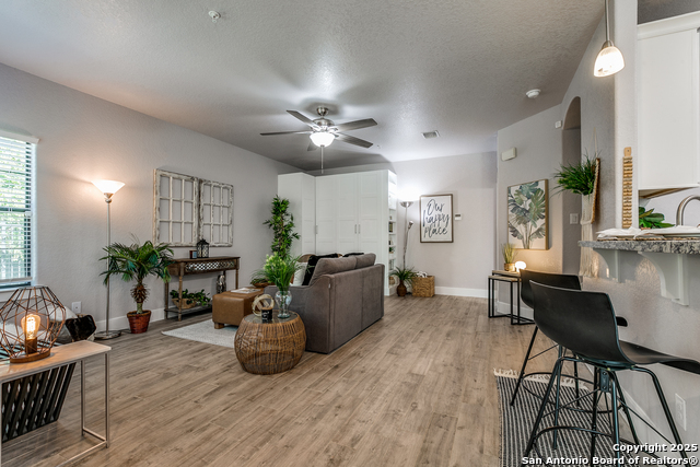 Image 4 of 23 For 6160 Eckhert  Apt 1