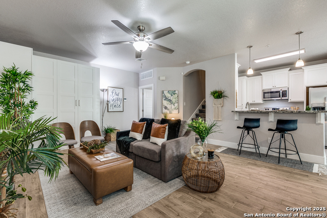 Image 5 of 23 For 6160 Eckhert  Apt 1