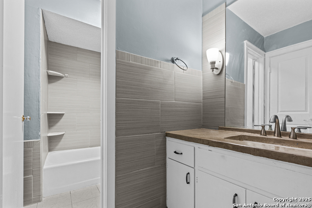 Image 14 of 15 For 8715 Starcrest 23